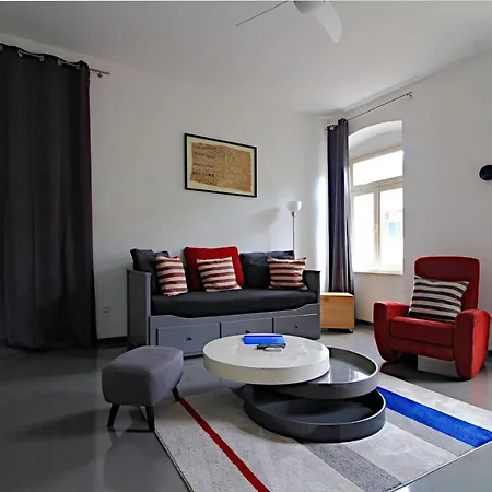 Au Centre Apartment *